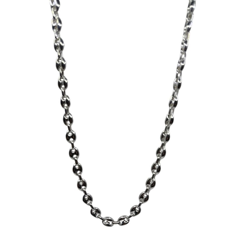 Die Bohnenkette aus 925 Sterling Silber kombiniert zeitlose Eleganz mit modernem Design und italienischer Handwerkskunst, um ein Schmuckstück zu schaffen, das sowohl vielseitig als auch auffallend ist.