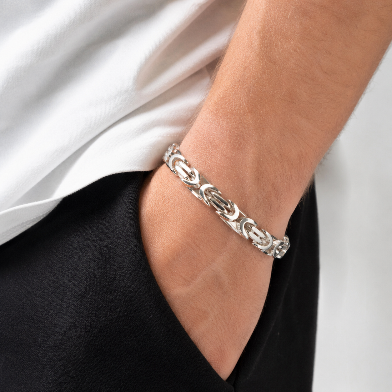 Stilvolles 925er Silber Königskette-Armband, 10 mm breit, vereint Eleganz und modernes Design. Ideal für den täglichen Glanz oder besondere Anlässe