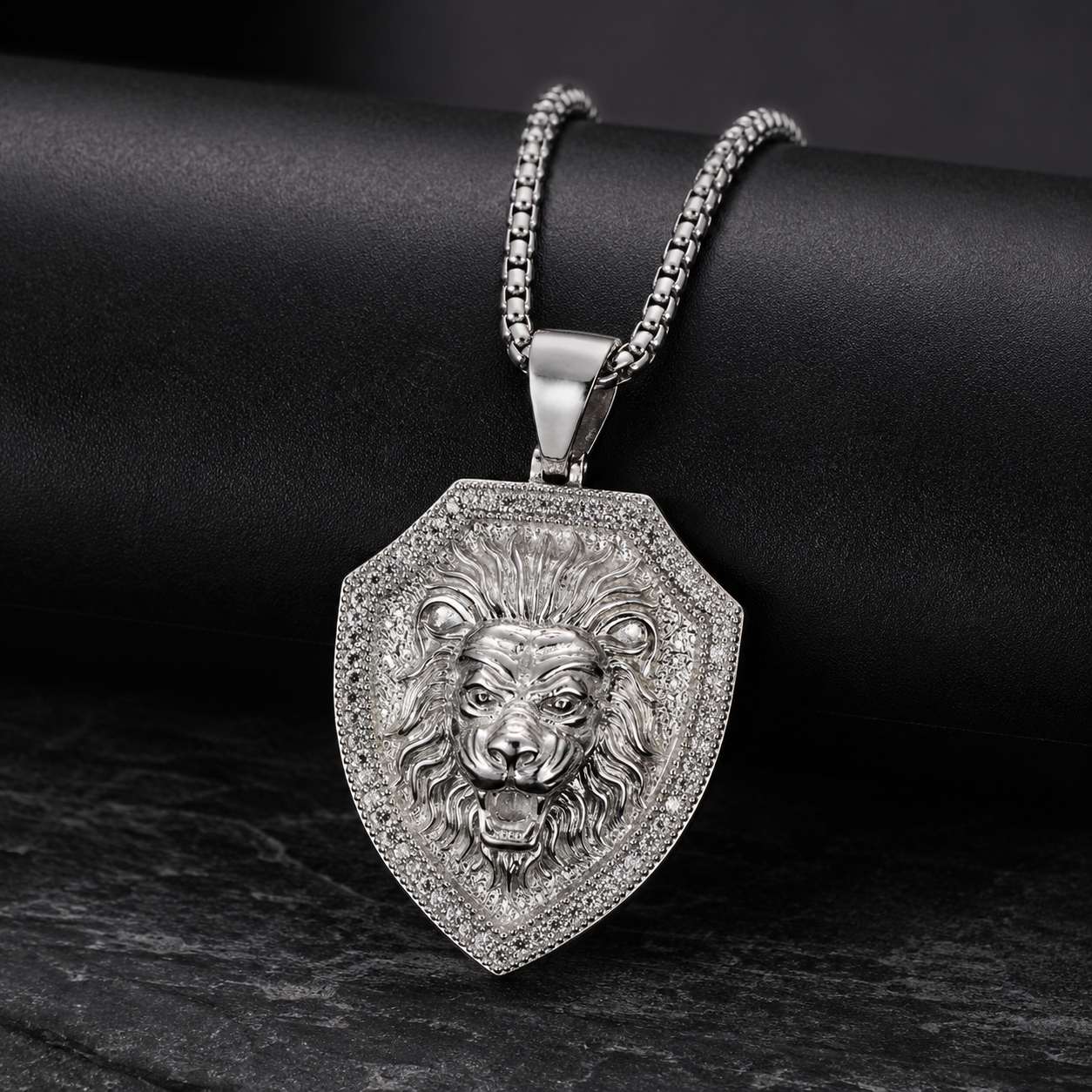 Löwenanhänger – Silber und Kristalle Iced Out