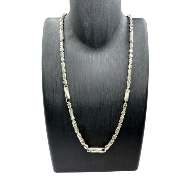 Auf Schmuckständer oder flach gelegt: „Monte Carlo Kette 5,5 mm – massive 925 Sterling Silber Halskette für Herren“

Neben Geschenkbox: „925 Sterling Silber Herren Kette im Monte Carlo Design – 5,5 mm breit, perfekt als Geschenk“