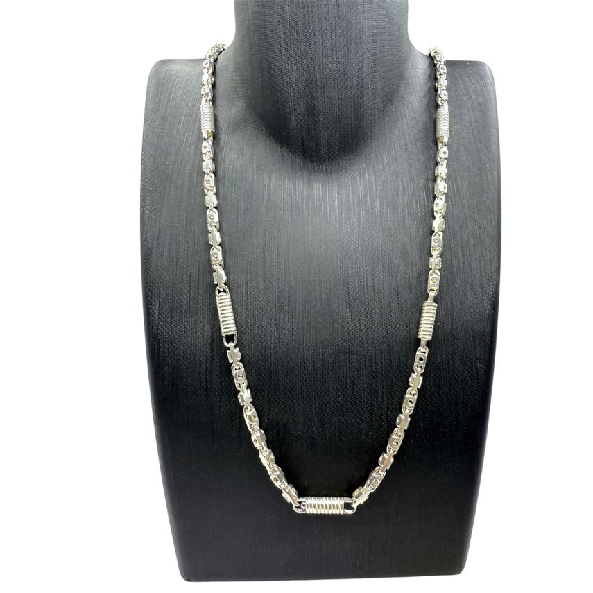 Auf Schmuckständer oder flach gelegt: „Monte Carlo Kette 5,5 mm – massive 925 Sterling Silber Halskette für Herren“

Neben Geschenkbox: „925 Sterling Silber Herren Kette im Monte Carlo Design – 5,5 mm breit, perfekt als Geschenk“
