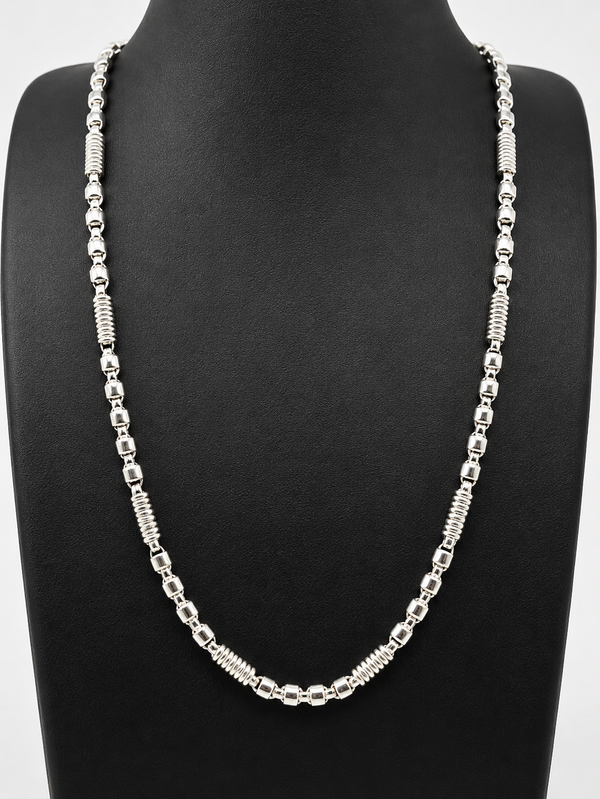 Monte Carlo 2.0 Kette aus massivem 925 Sterling Silber, 4 mm breit, 28 Gramm schwer. Elegante Unisex-Silberkette mit Hochglanz-Finish und hochwertigem Karabinerverschluss.