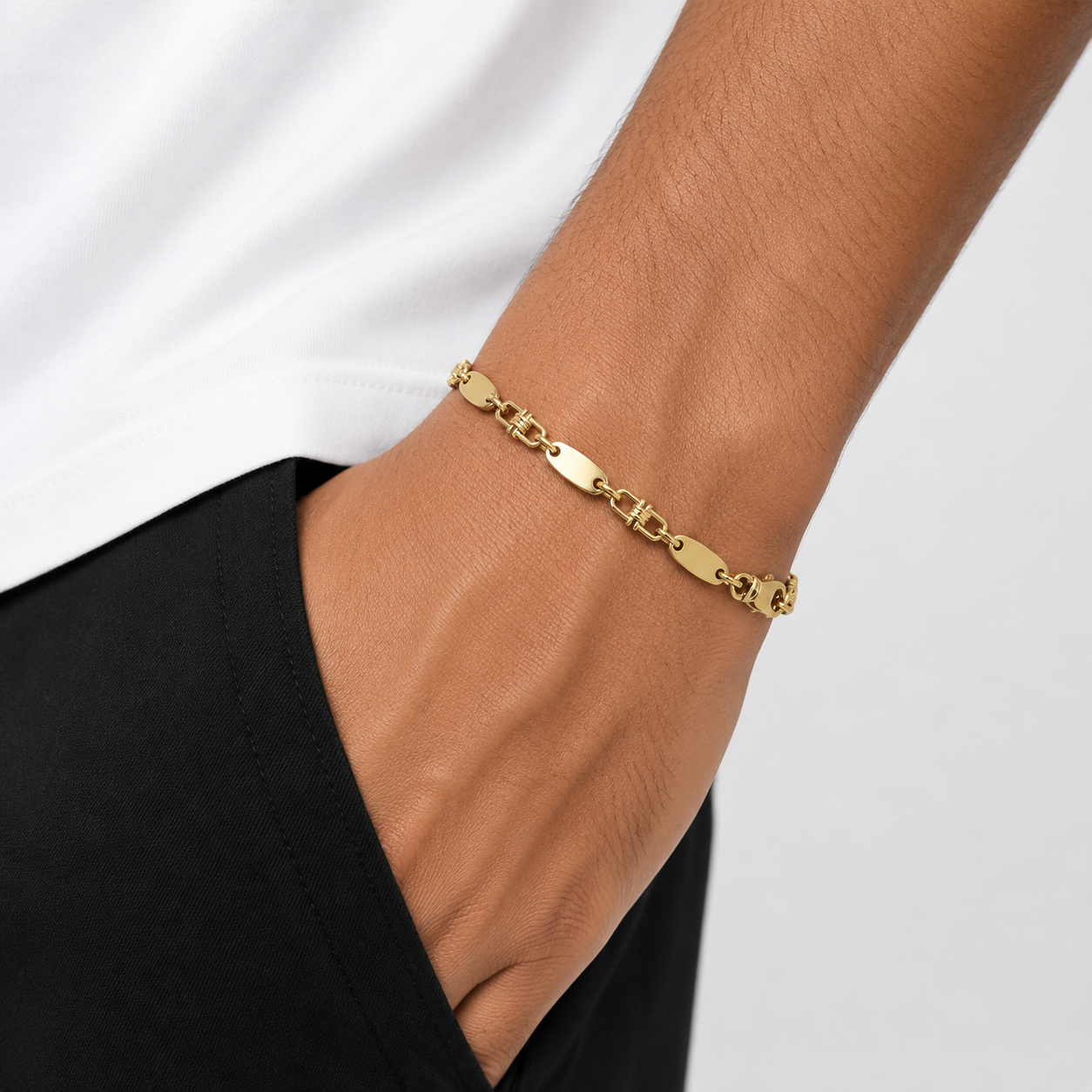 Entdecken Sie exklusives Handwerk bei Silber-Paradies.com – unser 6 mm breites Plattenketten-Armband aus 925er Sterlingsilber.