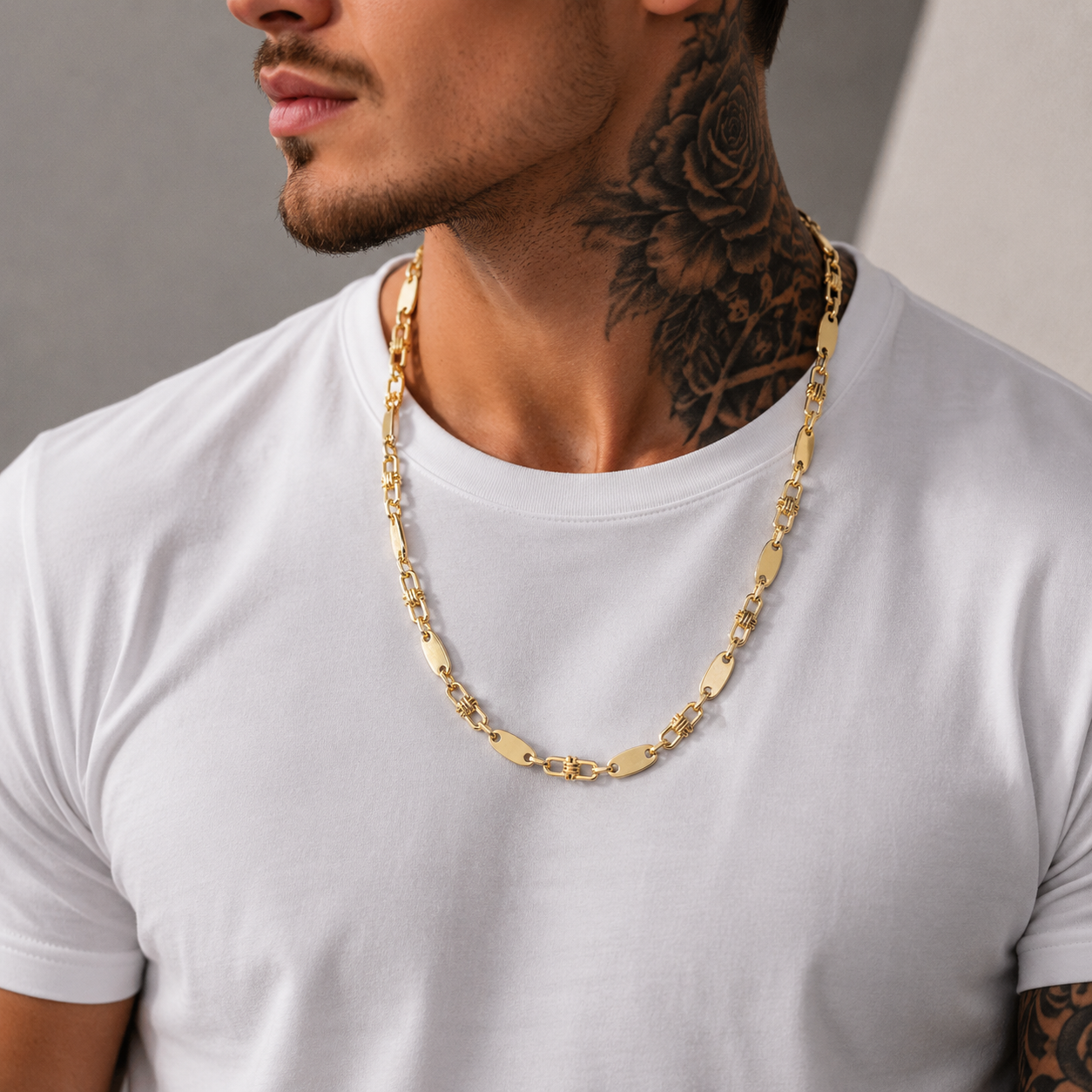 Das 925er Silber Plattenkette aus Italien mit Hochglanz ist ein herausragendes Schmuckstück, das exklusiv aus echtem 925 Sterling Silber gefertigt wurde. Jedes Detail wurde sorgfältig handgearbeitet und authentifiziert durch den Stempel '925', was für höchste Qualität steht. Die makellos hochglanzpolierte Oberfläche Rhodium veredelt, was jedem Kette seine Einzigartigkeit verleiht.